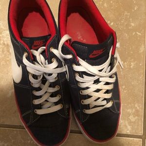 Men’s Nike tennis shoes